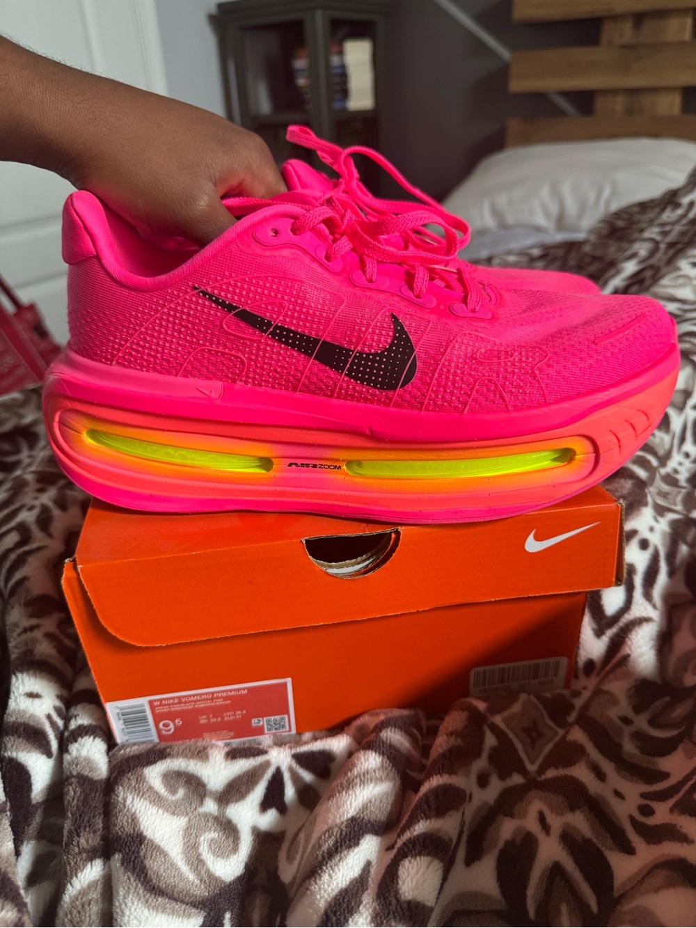 Nike Vomero Premium Hyper Pink — Women’s 9.5